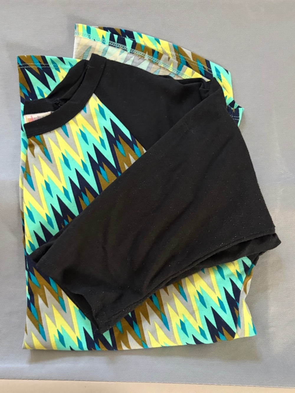 Lularoe women’s top